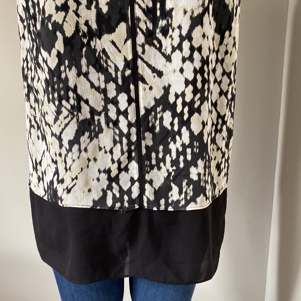 VINCE Basketweave Print Double Layer Silk Top Black White Abstract Sz M - Picture 11 of 14